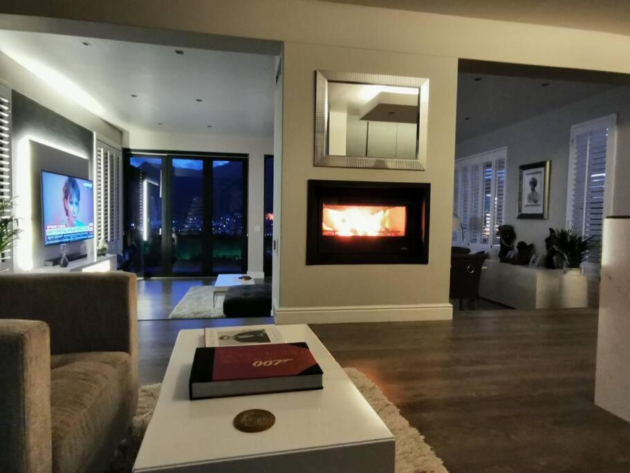 Hollywood On The Hill Villa เคปทาวน์ ภายนอก รูปภาพ