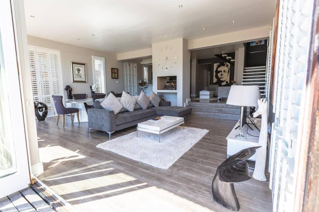 Hollywood On The Hill Villa เคปทาวน์ ภายนอก รูปภาพ