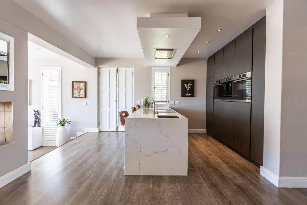 Hollywood On The Hill Villa เคปทาวน์ ภายนอก รูปภาพ