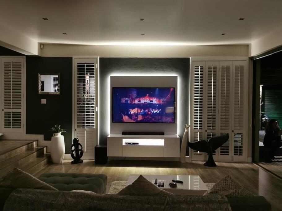 Hollywood On The Hill Villa เคปทาวน์ ภายนอก รูปภาพ